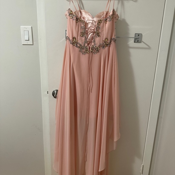 brand new prom dress worn once. Colour is pink with. Size can fit 2-4-6US. - Picture 4 of 4
